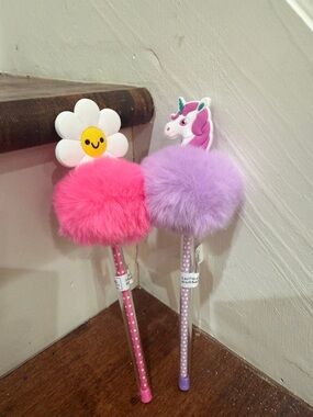 NWT Fluffy Pom Pom Unicorn & Daisy Kids Pens - Pink and Purple